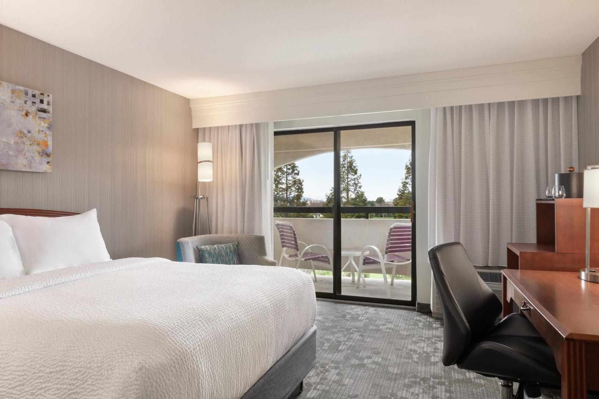 Courtyard By Marriott San Jose South/Morgan Hill Hotel Bagian luar foto