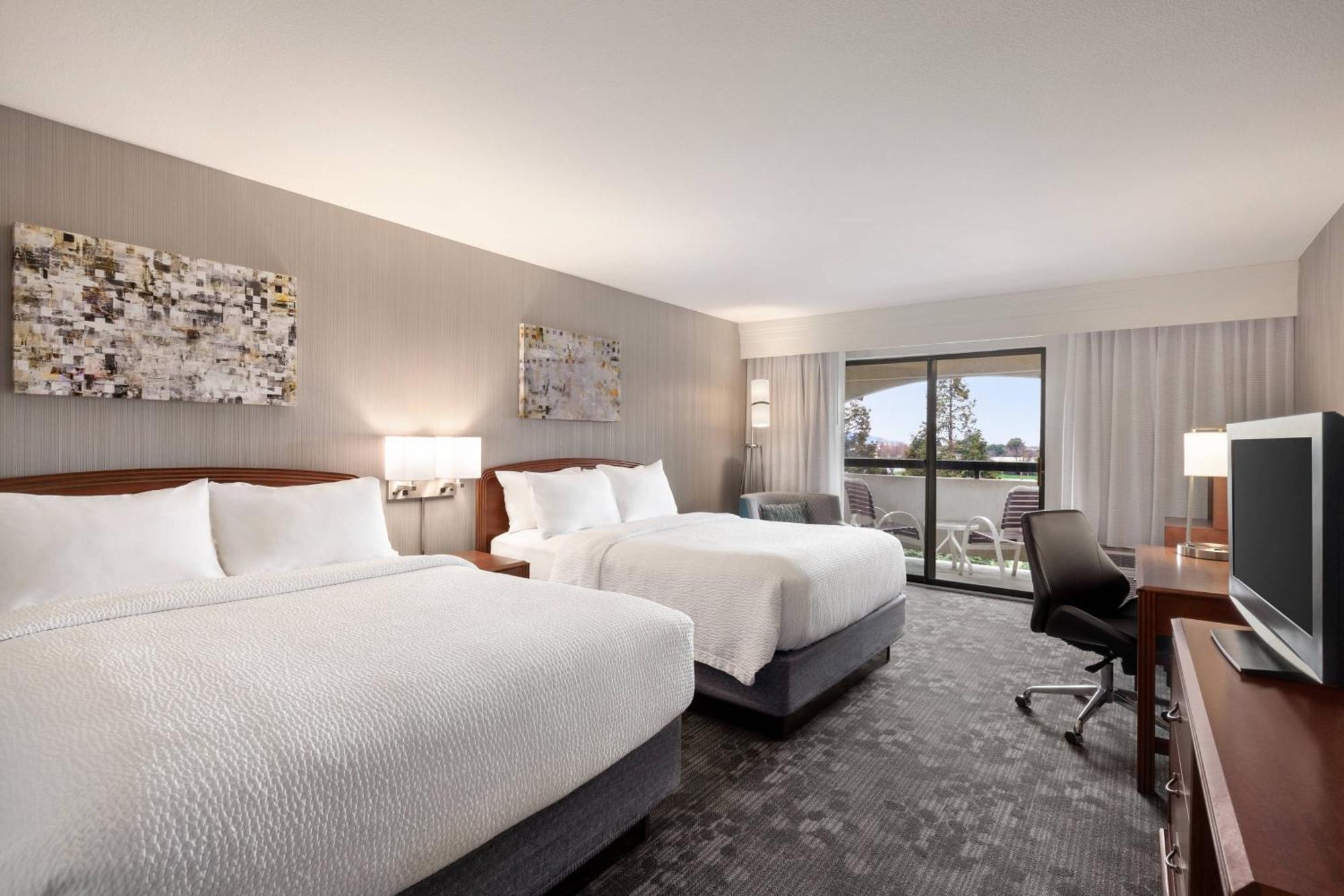 Courtyard By Marriott San Jose South/Morgan Hill Hotel Bagian luar foto