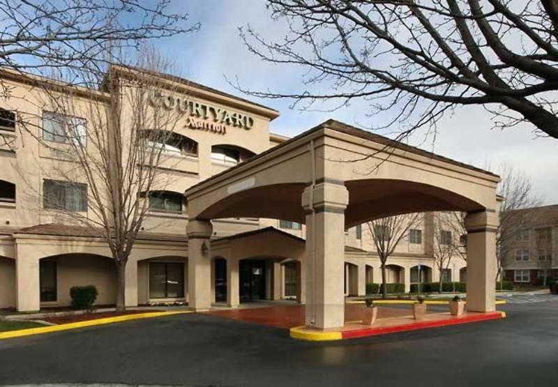 Courtyard By Marriott San Jose South/Morgan Hill Hotel Bagian luar foto